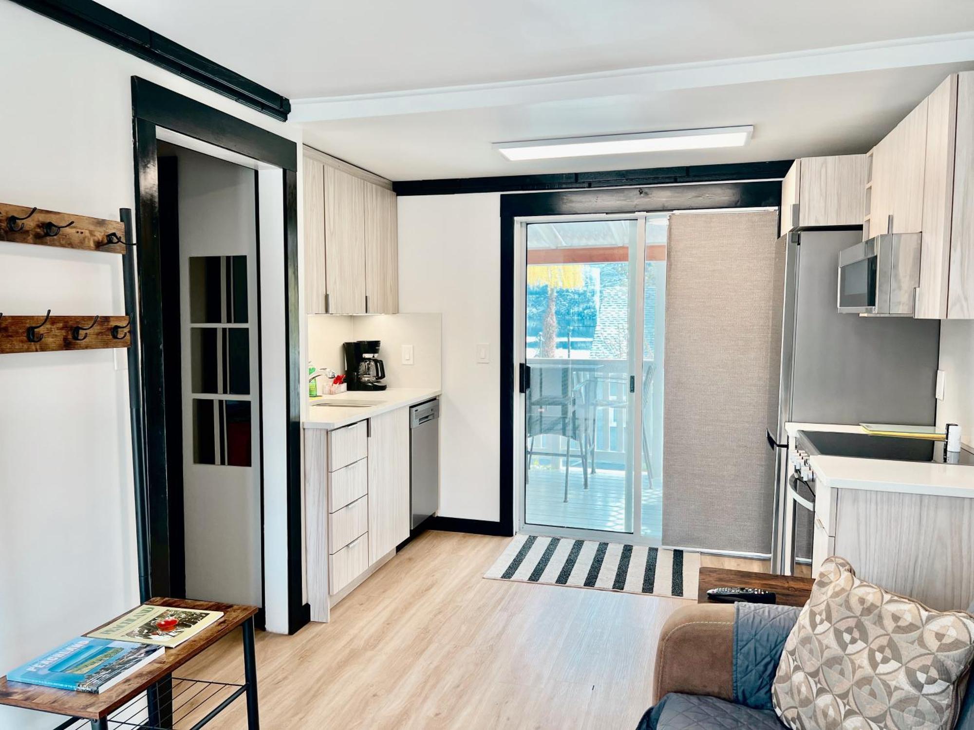 Peachland Beach Resort Eksteriør billede