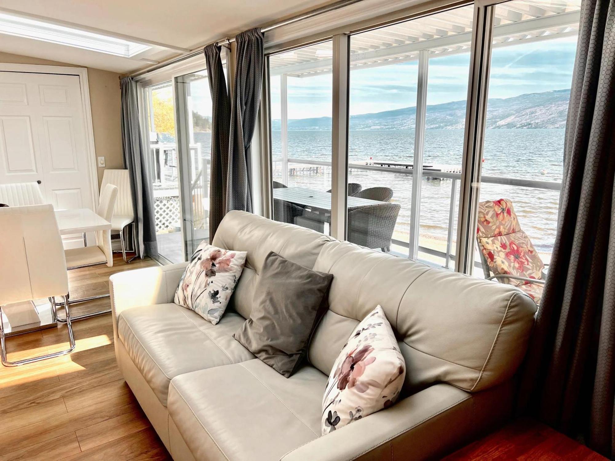 Peachland Beach Resort Eksteriør billede