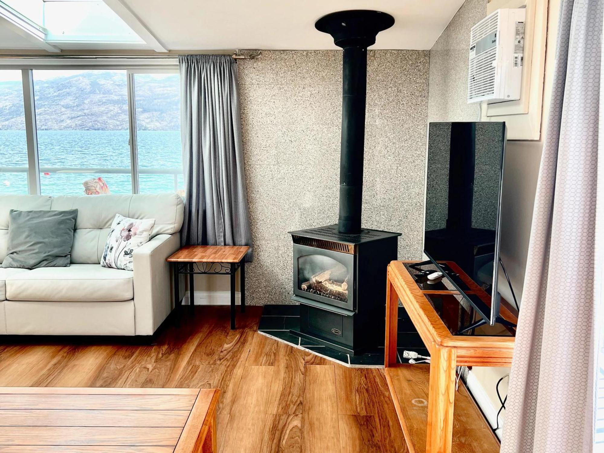 Peachland Beach Resort Eksteriør billede