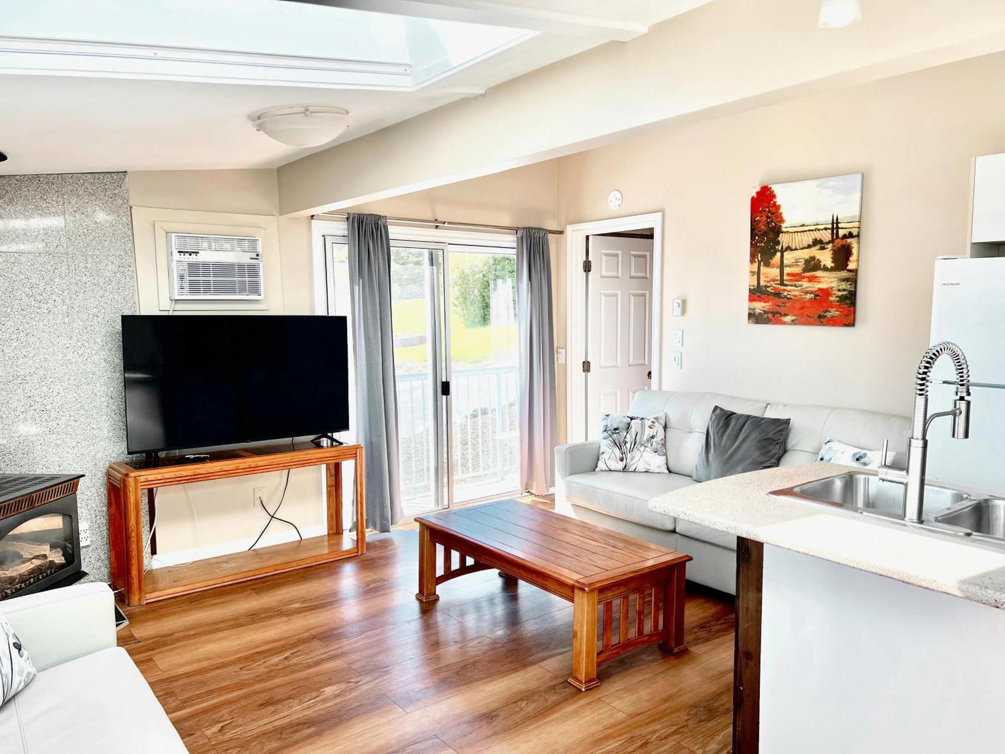 Peachland Beach Resort Eksteriør billede