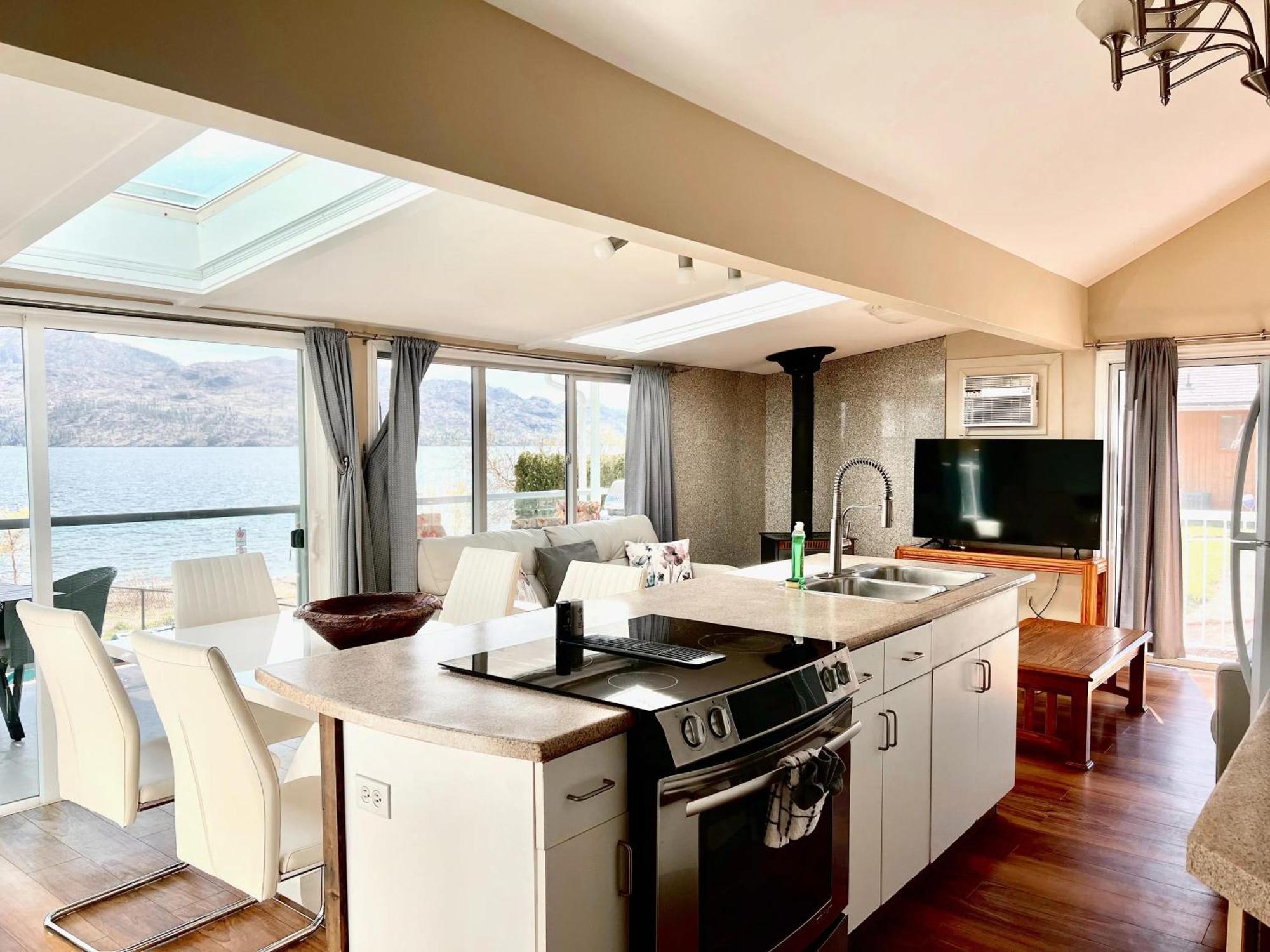 Peachland Beach Resort Eksteriør billede