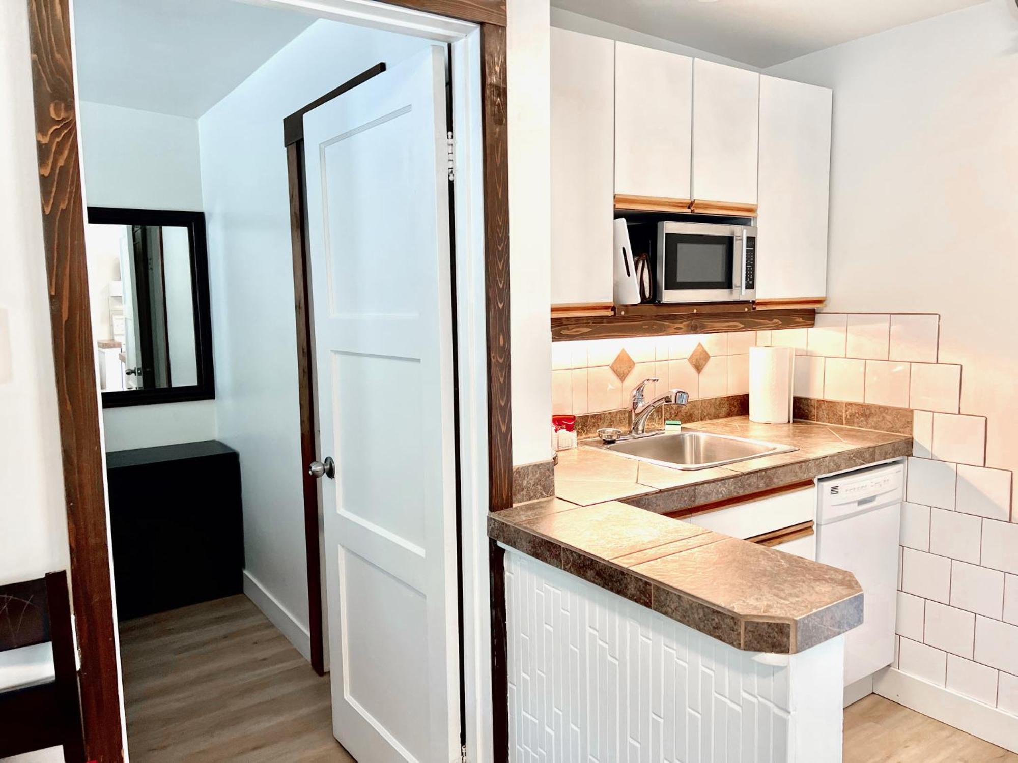 Peachland Beach Resort Eksteriør billede