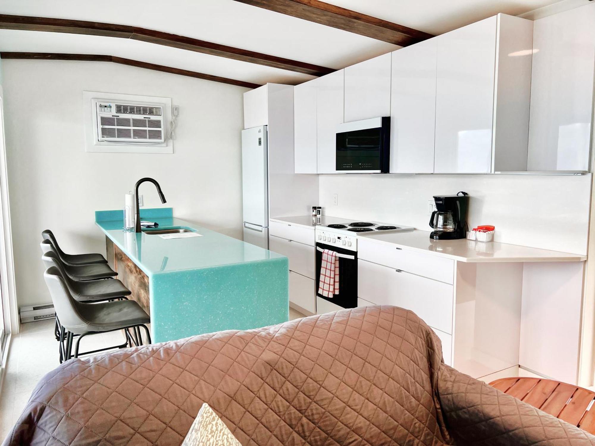 Peachland Beach Resort Eksteriør billede